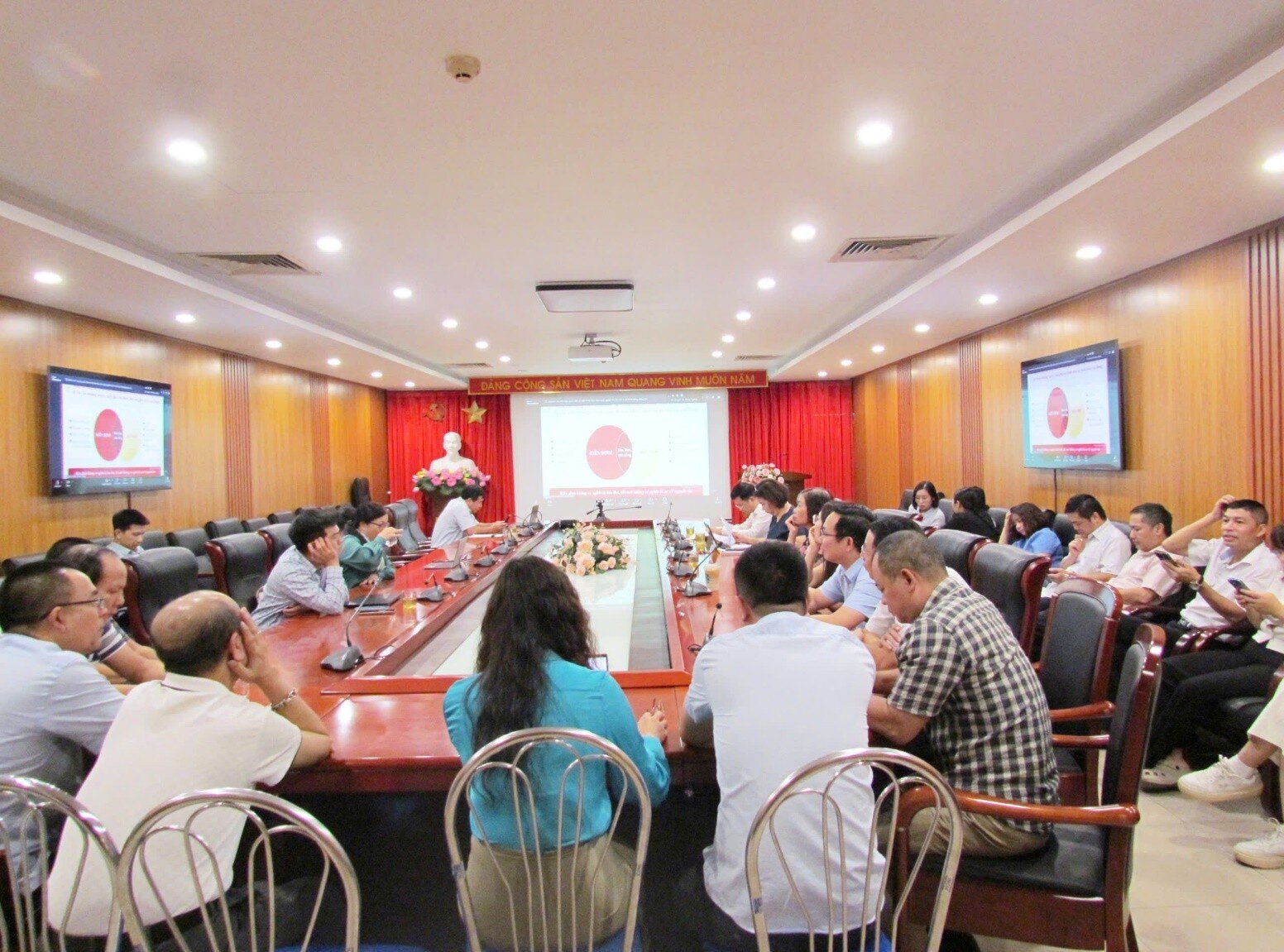 Cục Quản lý đất đai nghiên cứu, học tập, quán triệt và triển khai thực hiện Nghị quyết Hội nghị lần thứ tư Ban Chấp hành Trung ương Đảng khóa XIV